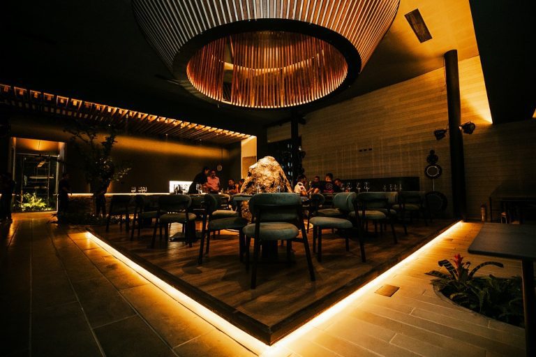 restauranterunico Restaurante runico con iluminacion calida